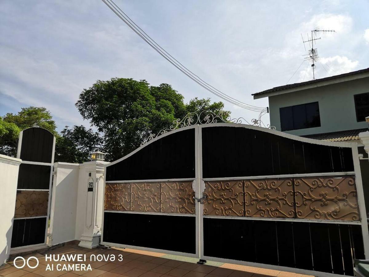 Ibu Home-To-Stay Pasir Gudang Ngoại thất bức ảnh